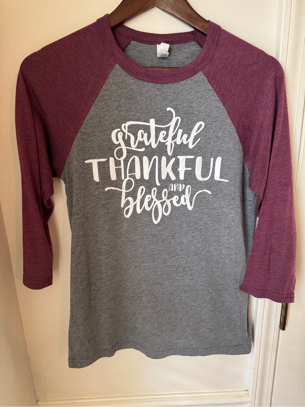 Grateful Thankful Blessed Raglan Tee - Gray & Burgundy Size Small